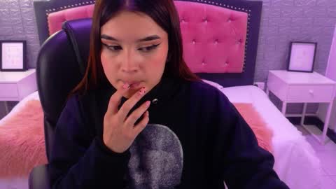 natalie  online show from October 2, 2025, 2:51 am