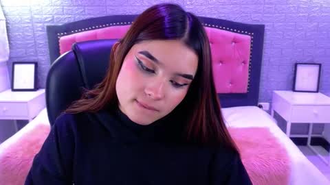 natalie  online show from October 4, 2025, 2:53 am