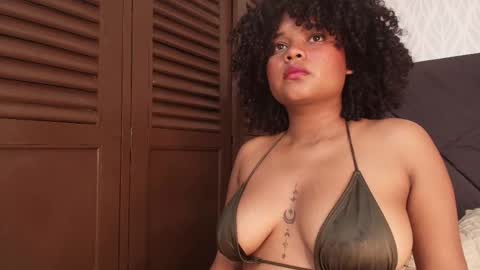 Snapshot of nataly_velez chatting on February 23, 2025, 10:09 pm Naty online show from February 23, 2025, 10:09 pm