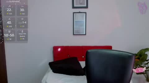 Nataly Escobar online show from November 20, 2025, 1:11 pm