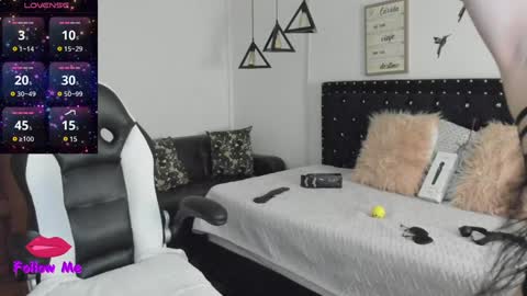 Snapshot of natasha__logan chatting on December 2, 2024, 5:04 am Natasha online show from December 2, 2024, 5:04 am