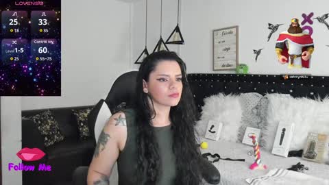 Snapshot of natasha__logan chatting on December 15, 2024, 8:19 am Natasha online show from December 15, 2024, 8:19 am