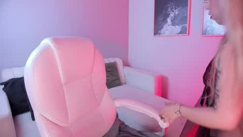 Natasha  Bennett online show from May 28, 2026, 2:36 pm