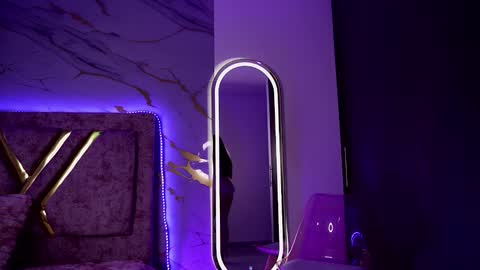 Natasha Vesper  online show from January 8, 2026, 7:05 pm