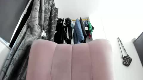 Snapshot of nathalia_hottman chatting on April 17, 2026, 2:31 pm NATHALIA online show from April 17, 2026, 2:31 pm