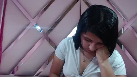 nathaly low online show from January 30, 2025, 10:40 am