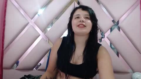 nathaly low online show from November 26, 2025, 3:07 am