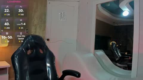        online show from November 2, 2025, 8:33 pm