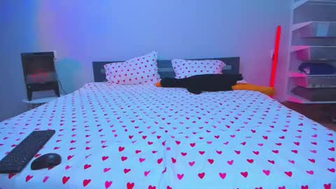 Tisha online show from November 21, 2025, 1:54 pm