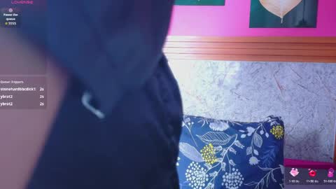 Gwen  online show from April 12, 2026, 7:30 pm