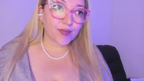 Snapshot of naty__mature_ chatting on November 1, 2025, 8:00 pm Nataly online show from November 1, 2025, 8:00 pm