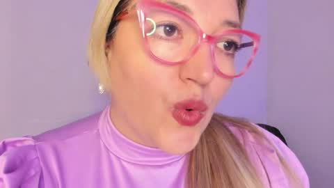 Snapshot of naty__mature_ chatting on November 19, 2025, 5:24 pm Nataly online show from November 19, 2025, 5:24 pm