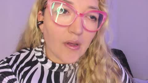 Snapshot of naty__mature_ chatting on November 26, 2025, 7:04 pm Nataly online show from November 26, 2025, 7:04 pm