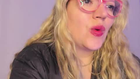 Snapshot of naty__mature_ chatting on December 4, 2025, 4:22 am Nataly online show from December 4, 2025, 4:22 am