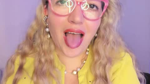 Snapshot of naty__mature_ chatting on December 16, 2025, 6:24 pm Nataly online show from December 16, 2025, 6:24 pm