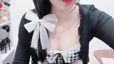 Kiki online show from December 5, 2025, 3:04 am