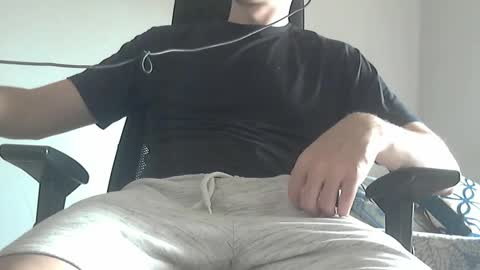 Snapshot of naughty_enzo chatting on September 27, 2025, 4:01 pm Enzo online show from September 27, 2025, 4:01 pm