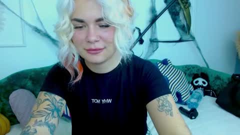 Snapshot of naughty_kittyy1 chatting on October 30, 2025, 4:52 pm Maria  online show from October 30, 2025, 4:52 pm