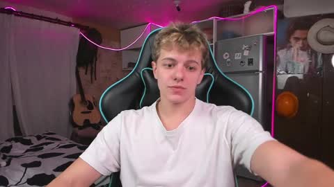 Nik online show from December 8, 2024, 1:36 pm