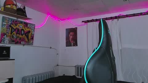 Nik online show from January 10, 2025, 4:09 pm