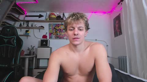 Nik online show from January 10, 2025, 7:11 pm