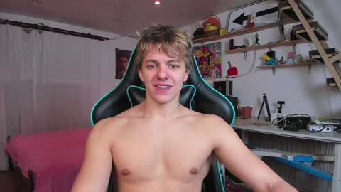 Nik online show from January 28, 2025, 6:28 pm