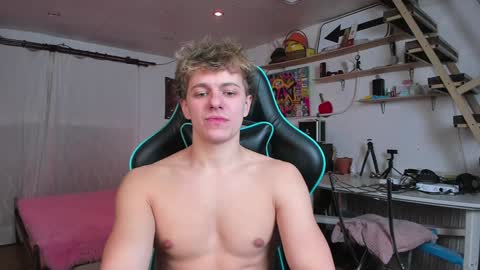 Nik online show from January 30, 2025, 9:04 pm