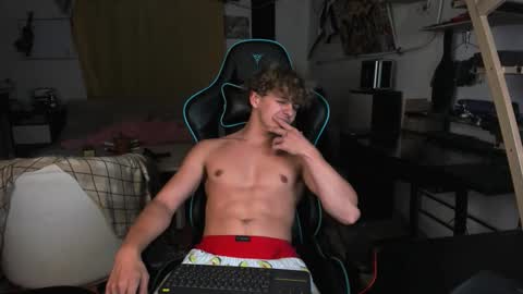 Nik online show from September 22, 2025, 7:16 pm