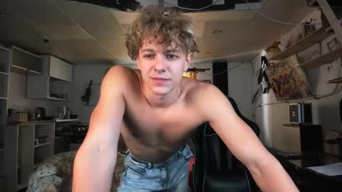 Nik online show from September 25, 2025, 9:35 am