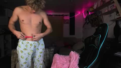 Nik online show from October 1, 2025, 1:55 am