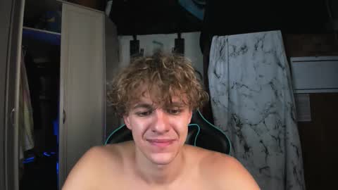 Nik online show from November 3, 2025, 3:41 am