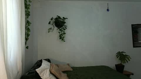 naughty_thompson1 online show from April 15, 2026, 7:10 pm