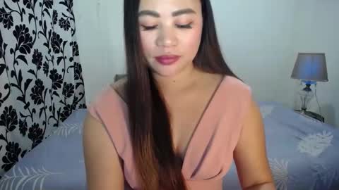 Snapshot of naughtyandsweetx chatting on December 28, 2024, 12:47 am May online show from December 28, 2024, 12:47 am