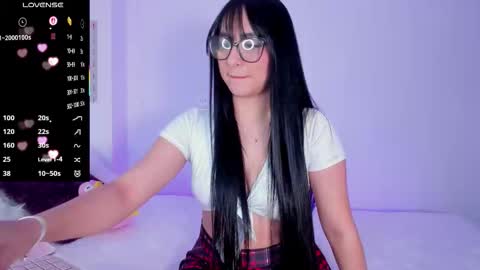 Snapshot of naughtybunnyy_1 chatting on October 15, 2025, 12:44 am      online show from October 15, 2025, 12:44 am