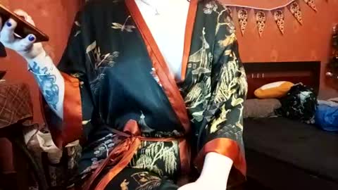 Snapshot of naughtyhousewifexx chatting on December 8, 2024, 3:02 pm housewife Eva online show from December 8, 2024, 3:02 pm