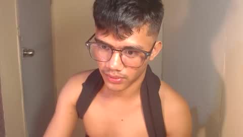 Snapshot of naughtyjosh_ chatting on November 15, 2025, 4:36 pm Josh online show from November 15, 2025, 4:36 pm