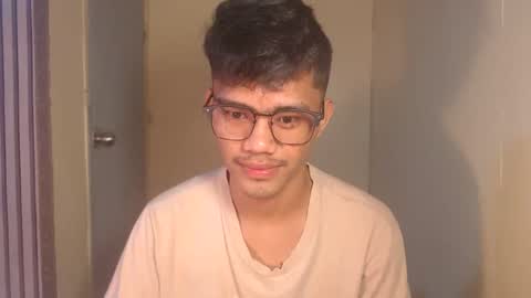 Snapshot of naughtyjosh_ chatting on November 17, 2025, 8:14 pm Josh online show from November 17, 2025, 8:14 pm