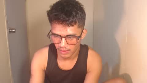 Snapshot of naughtyjosh_ chatting on November 21, 2025, 5:00 pm Josh online show from November 21, 2025, 5:00 pm