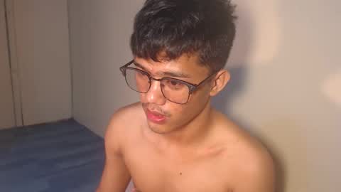 Snapshot of naughtyjosh_ chatting on December 2, 2025, 3:18 pm Josh online show from December 2, 2025, 3:18 pm