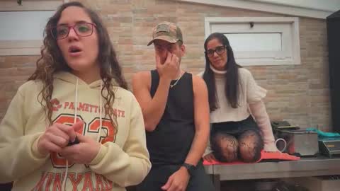 ANDREA STEPH  MIKE online show from November 4, 2025, 10:25 am