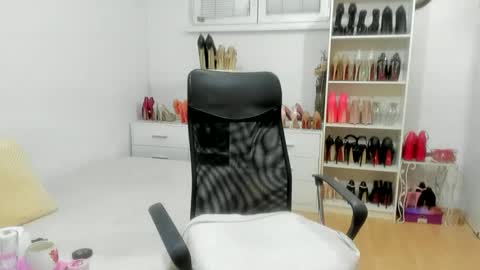 Snapshot of naughtysabine1 chatting on October 18, 2025, 9:21 am naughtysabine1 online show from October 18, 2025, 9:21 am