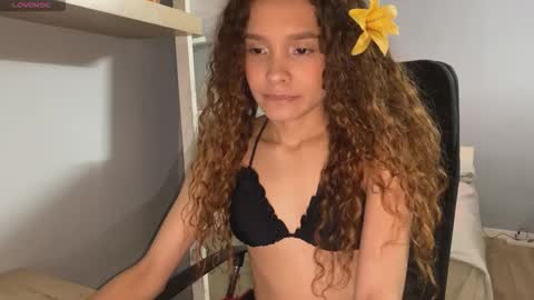 Snapshot of naugthtycurls chatting on January 19, 2026, 4:33 pm Arantxa online show from January 19, 2026, 4:33 pm