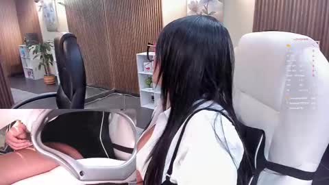         online show from November 8, 2025, 9:09 am