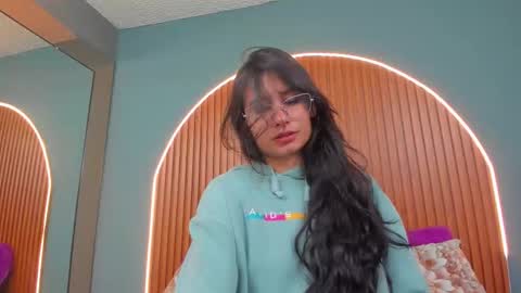 Snapshot of nayecloud chatting on February 3, 2026, 3:59 am Naye online show from February 3, 2026, 3:59 am