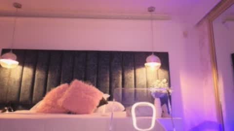 Juli  online show from November 23, 2025, 11:32 am