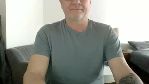 neckdown12 online show from September 19, 2025, 9:37 pm