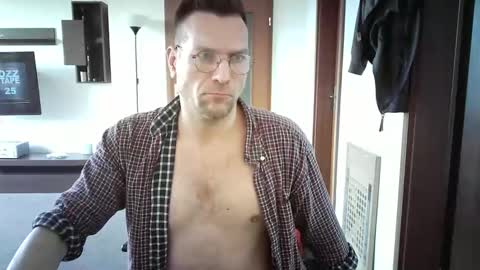 Sebastian online show from March 5, 2025, 8:21 am