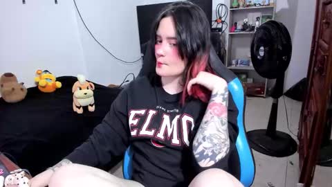 Snapshot of neeko_lol_ chatting on March 8, 2026, 8:45 pm Geek Nicole im Neeko UwU online show from March 8, 2026, 8:45 pm