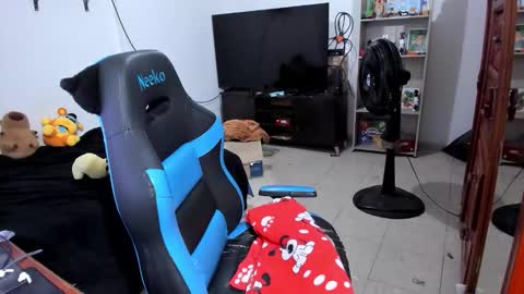 Snapshot of neeko_lol_ chatting on March 15, 2026, 1:44 am Geek Nicole im Neeko UwU online show from March 15, 2026, 1:44 am