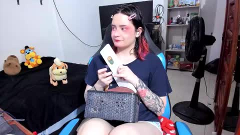 Snapshot of neeko_lol_ chatting on March 17, 2026, 12:30 pm Geek Nicole im Neeko UwU online show from March 17, 2026, 12:30 pm